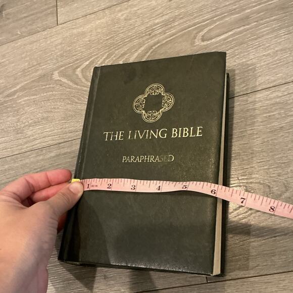 Vintage The Living Bible Paraphrased English Holy Bible Green Gold 1973 Retro - Picture 11 of 12